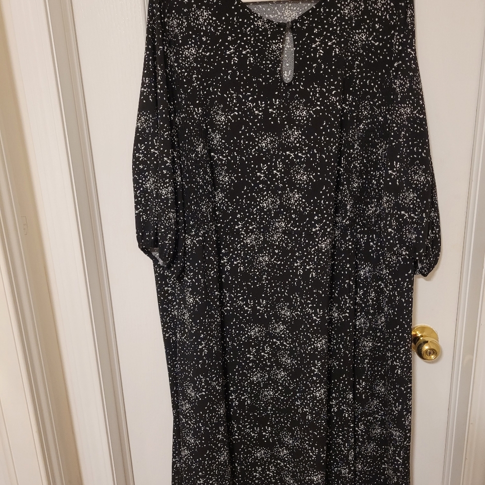 (4X) Black Midi Dress